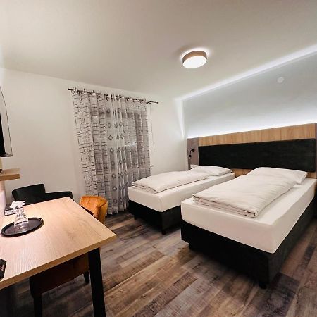 Hotel Franken Форхгайм Екстер'єр фото